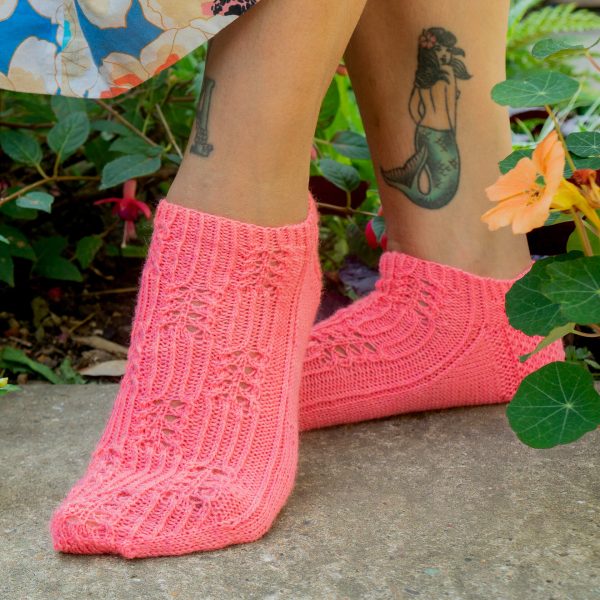 Lace ribbed socks knitting pattern