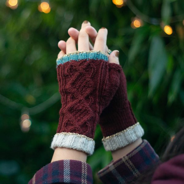 Cable knit fingerless mitts knitting pattern