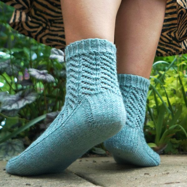 Simple lace ribbed summer socks knitting pattern